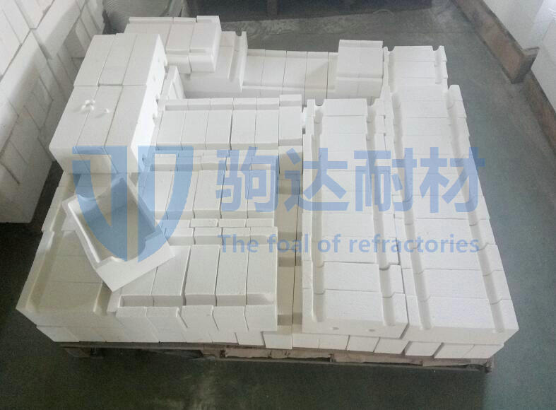 輕質(zhì)剛玉莫來石磚